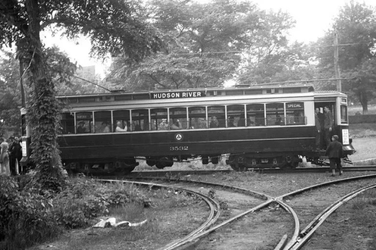 Trolley south of Englewood Cliffs